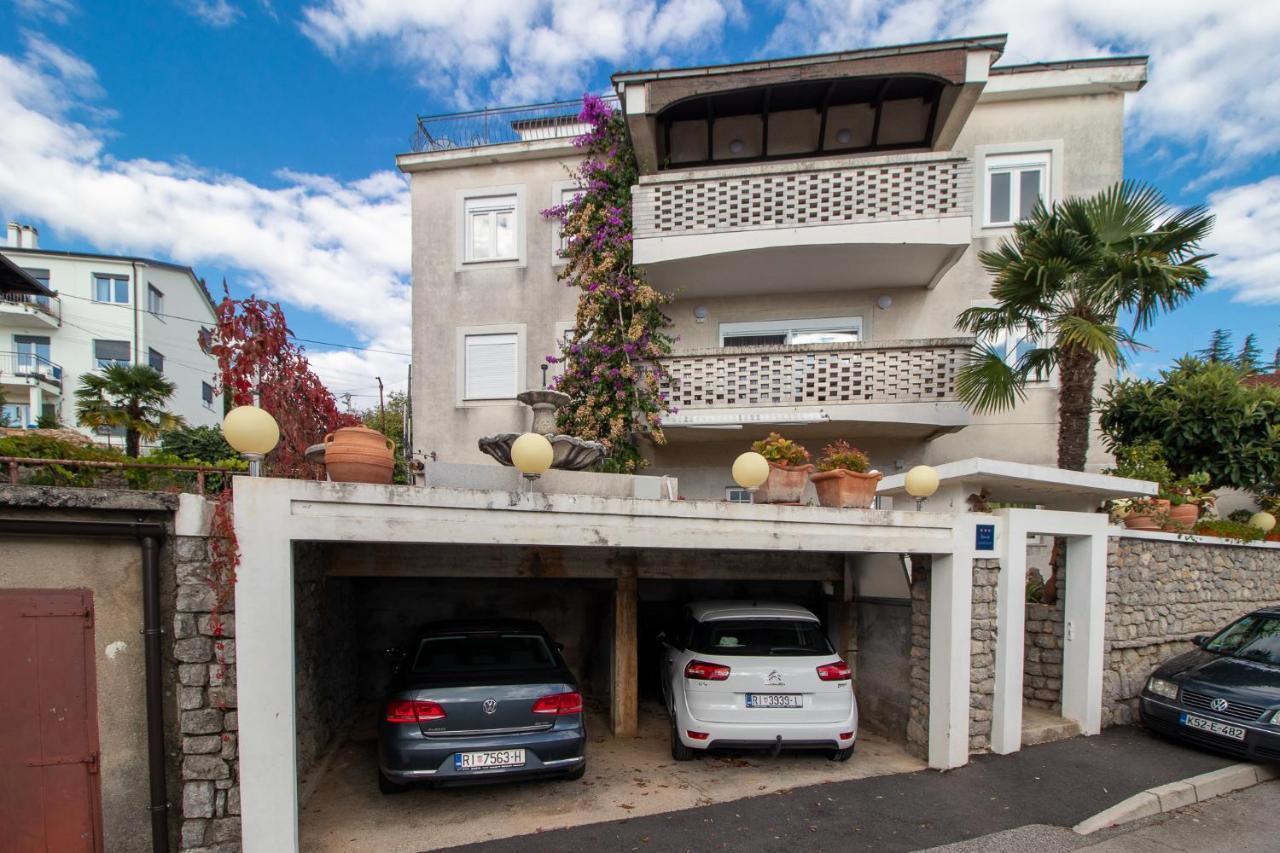 Apartments Skoljka Риека Экстерьер фото